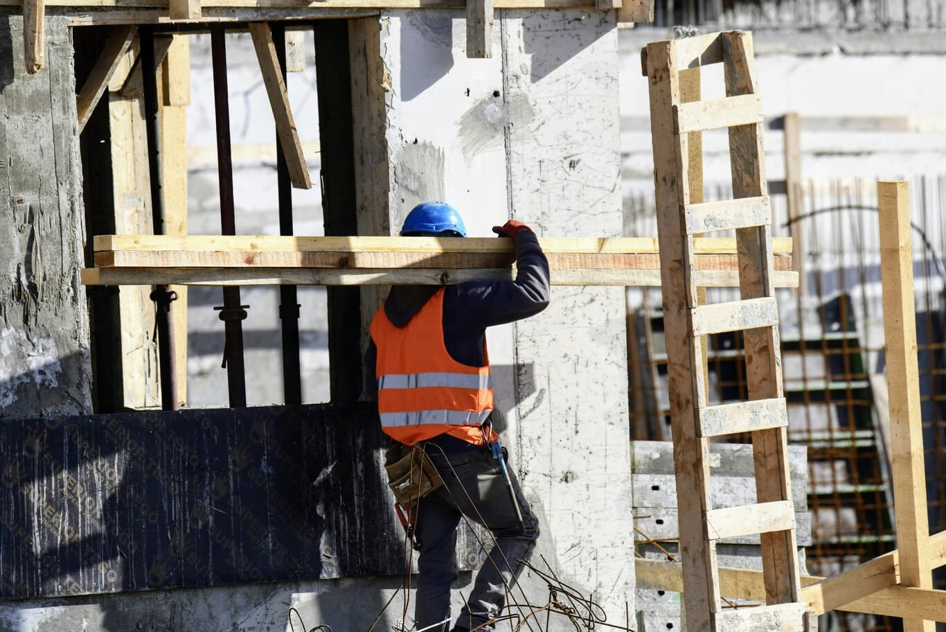 construction manager vs general contractor Dubai