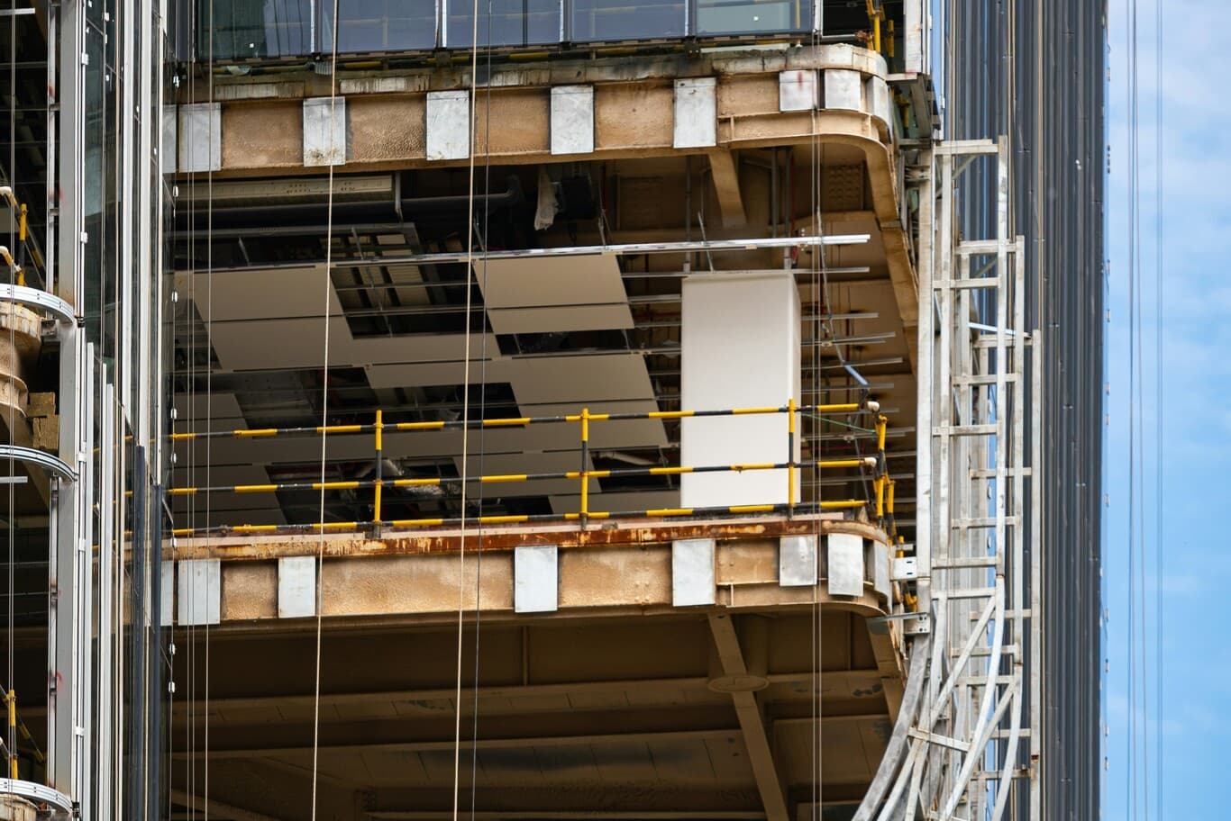facade contractor Dubai