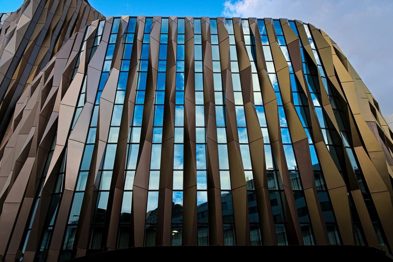 facade contractor Dubai
